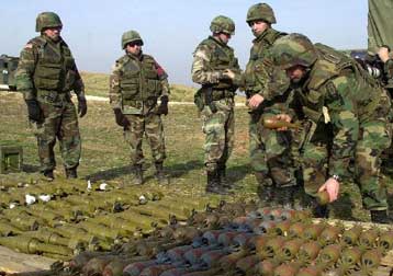 Ενισχύονται οι δυνάμεις της KFOR στα σύνορα Σερβίας και Κοσόβου  –  Ανεξαρτησία ζητούν Ρουγκόβα και