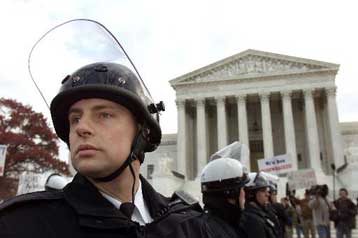 Ολοκληρώθηκε η συνεδρίαση του Ανώτατου Δικαστηρίου των ΗΠΑ –  Ζήτημα ημερών η έκδοση απόφασης