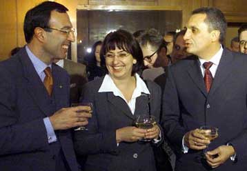 Η ΕΕ καταργεί τη βίζα για τους Βούλγαρους πολίτες – Τηλεφωνική επικοινωνία Σημίτη – Κοστόφ