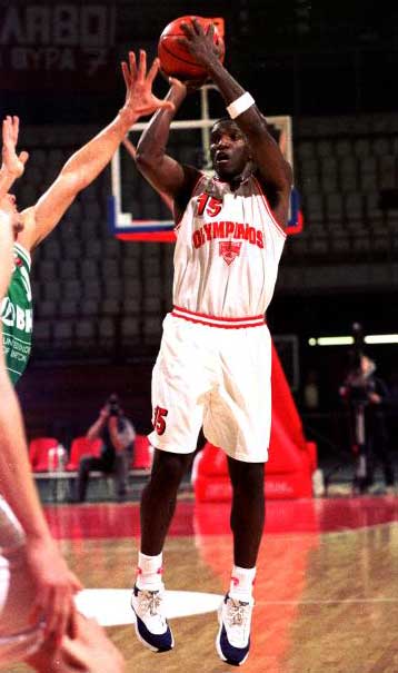 Επιστροφή στην Α1 μπάσκετ με ντέρμπι ΑΕΚ – Ολυμπιακού