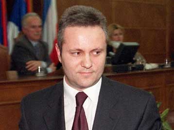 Με προβλήματα στην DOS ξεκίνησε η προεκλογική εκστρατεία στη Σερβία