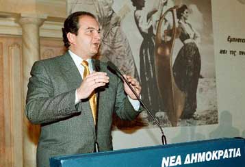 Σκληρή απάντηση Καραμανλή στις κατηγορίες Σημίτη περί διαπλοκής