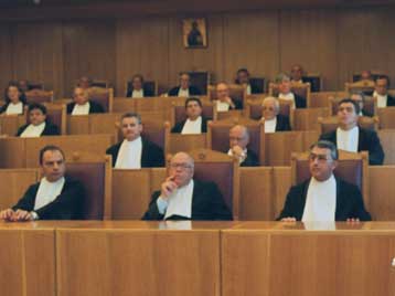 Υπέρ της αναγραφής της ιθαγένειας, όχι όμως του θρησκεύματος, τάσσονται οι εισηγητές του ΣτΕ