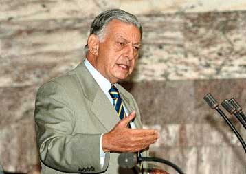 Αντιδράσεις Βαρβιτσιώτη για το συνέδριο του Πρίνστον στην Αθήνα – Συνάντηση Σημίτη και Μέτα