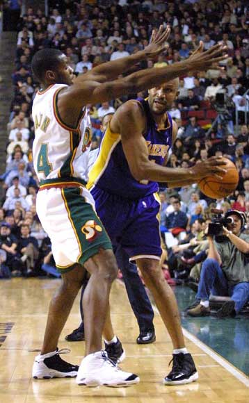 Υπερηχητικό Σιάτλ διέλυσε τους Λέικερς στο ΝΒΑ – Νίκη για το Σικάγο