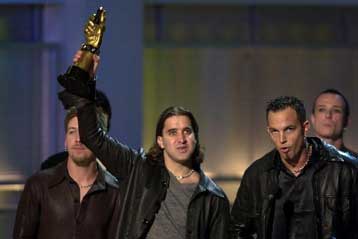 Creed και Red Hot Chili Peppers οι εκλεκτοί των τηλεθεατών του VH1