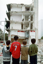 Δώρα στους σεισμόπληκτους από το ΥΠΕΧΩΔΕ