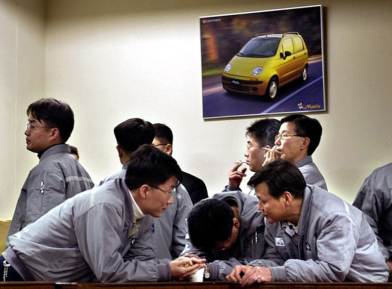 To ένα τρίτο του προσωπικού της απολύει η Daewoo