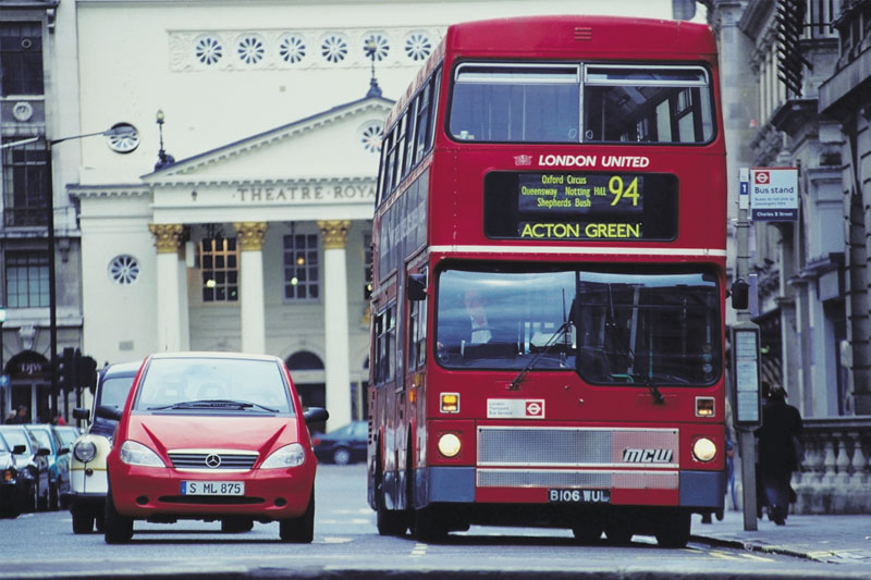 Περικοπές στο δίκτυο πωλήσεων της Mercedes-Benz στη Βρετανία