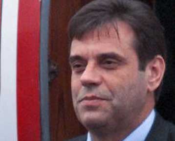 Πίστωση χρόνου για την έκδοση του Μιλόσεβιτς ζητά ο Κοστούνιτσα από την ΕΕ