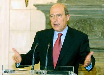 Κανονικά θα πραγματοποιηθεί η επίσκεψη Σημίτη στην Ινδία