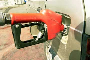 Aυξάνεται η τιμή της βενζίνης και του πετρελαίου θέρμανσης – Μειώνεται η τιμή του πετρελαίου κίνησης