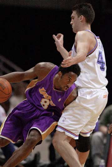 Θύμισαν πρωταθλητές οι Λέικερς, με σόουμαν τον Κόμπι Μπράιαντ