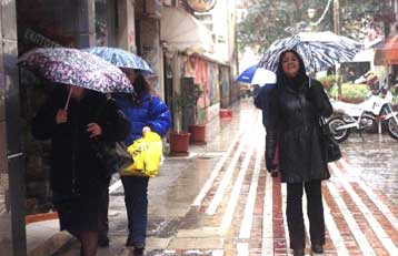 Προβλήματα στις οδικές μεταφορές στη Β.Ελλάδα – Μερικώς εκτελούνται τα ακτοπλοϊκά δρομολόγια