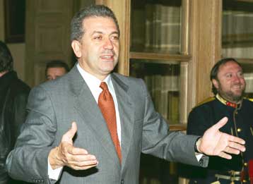 Το προφίλ των ψηφοφόρων του Δ.Αβραμόπουλου σκιαγραφεί έρευνα της V-PRC