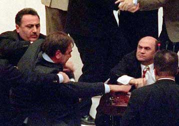 Ένας Τούρκος βουλευτής νεκρός σε καβγά που ξέσπασε εντός του Κοινοβουλίου