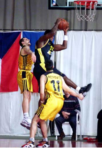 Με το ένα πόδι στους «8» του Σαπόρτα το Μαρούσι – Νίκησε εκτός έδρας τον Αρη με 88-76