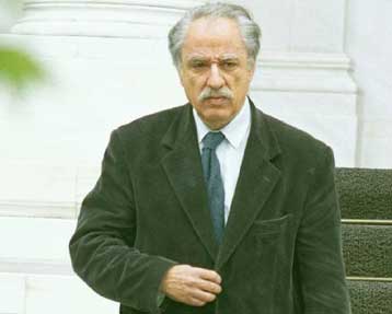 Οι δηλώσεις των πολιτικών βλάπτουν την πορεία του ΧΑΑ, τονίζει ο Χυτήρης