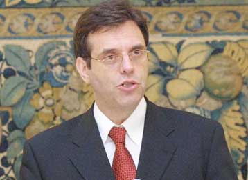 Για την έκδοση Μιλόσεβιτς θα πιέσει η σουηδική προεδρία τον Κοστούνιτσα