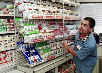 Τον έλεγχο της εμπορίας καπνού από την FDA ζητά η αμερικανική Επιτροπή Καπνού