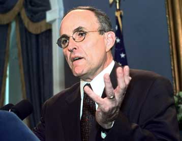 Την είσοδό του στις σόου μπίζνες προαναγγέλλει ο Ρούντολφ Τζουλιάνι