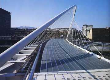 Μακέτες, σχέδια, φωτογραφίες, έργα γλυπτικής του Σαντιάγο Καλατράβα στην Εθνική Πινακοθήκη