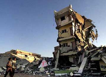 Μάχη με το χρόνο δίνουν τα σωστικά συνεργεία στην Ινδία – Αναπτερώνονται οι ελπίδες με την ανεύρεση