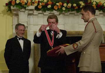 Ο Στίβεν Σπίλμπεργκ και επίσημα Ιππότης της Βρετανικής Αυτοκρατορίας