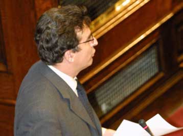 Έτοιμο το Μάρτιο το Σχέδιο Οδικής Ασφάλειας, σύμφωνα με τον Χρυσοχοΐδη – Μείωση των τροχαίων το 2000