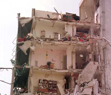 Ελεύθεροι οι υπεύθυνοι για την κατάρρευση της πολυκατοικίας στη Νέα Φιλαδέλφεια