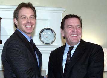 Ευρώπη, διατλαντικές σχέσεις αλλά και… «τρελές αγελάδες» στο επίκεντρο της συνάντησης Σρέντερ – Μπ