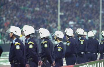 Στα εννέα εκατομμύρια δραχμές υπολογίζονται οι ζημιές στο Εθνικό στάδιο Λευκωσίας μετά το ντέρμπι