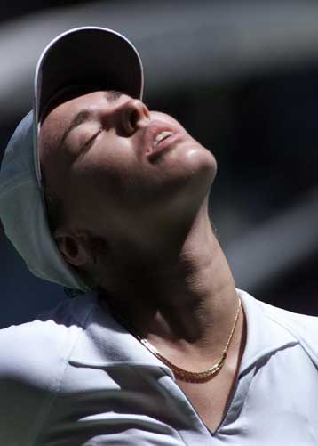 Παρά την ήττα της στο Αυστραλιανό Όπεν, η Χίνγκις παραμένει στην κορυφή του WTA tour