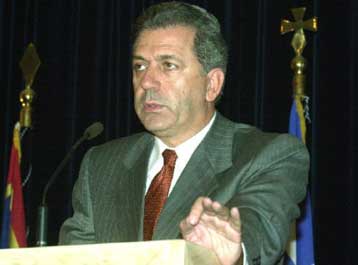 Στο 7,2% αποτυπώνει το «σκληρό πυρήνα» του κόμματος Αβραμόπουλου έρευνα της V-PRC