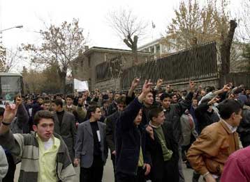 Τούρκοι επιχειρηματίες στο Παρίσι για τη γενοκτονία των Αρμενίων – Πιθανή ματαίωση και για τα ηλεκτρ
