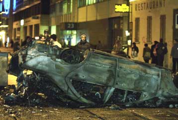 Επεισόδια και καταστροφές στη Ζυρίχη και τη Βέρνη από τους διαδηλωτές κατά της παγκοσμιοποίησης