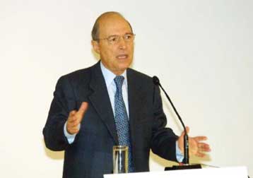 Κουρασμένους εντός και εκτός κυβέρνησης βλέπει ο Κ.Σημίτης – Ανασχηματισμός εν όψει;