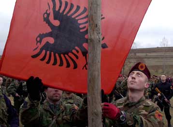 Με όλα τα μέσα -ακόμη και με τη χρήση στρατού- θα αντιμετωπίσει τους Αλβανούς αντάρτες το Βελιγράδι