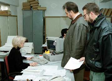 Στην καταγραφή ακινήτων και κινητών αξίας κάθε δημοσίου υπαλλήλου σε δισκέτες προχωρά η κυβέρνηση