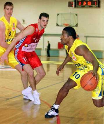 Ανίκητο… το Περιστέρι, 105-97 τον Ολυμπιακό στον τελικό του τουρνουά του Βόλου