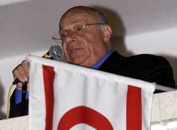 Αποζημιώστε μας και μην εξοπλίζεστε, ζήτησε από τους Ελληνοκυπρίους ο Ντενκτάς