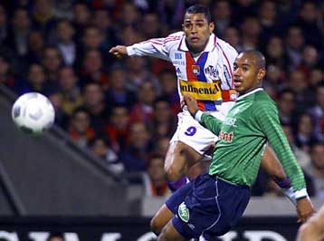 Στο γκρουπ των πρωτοπόρων η Λυών – Νίκησε με 3-1 στο ντέρμπι τη Ναντ