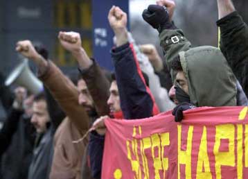 Χιλιάδες Τούρκοι διαδήλωσαν στους δρόμους της Κολονίας για την κατάσταση στις τουρκικές φυλακές