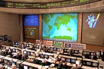 Συνδέθηκε με επιτυχία στον Μιρ το όχημα Progress που θα τον ωθήσει στην καταστροφή