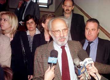 Θύμα κλοπής έπεσε ο Αλ.Λυκουρέζος – Οι δράστες έκλεψαν μόνο το περίστροφο του βουλευτή