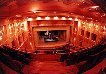 «Αόρατες πόλεις» από το  Χοροθέατρο του ΚΘΒΕ στη Μονή Λαζαριστών