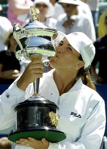 Η Τζένιφερ Καπριάτι νικήτρια του Αυστραλιανού Όπεν – Θρίαμβος της Αμερικανίδας επί της Χίνγκις