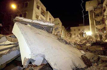 Η Ινδία θρηνεί τουλάχιστον 2.300 νεκρούς από το σεισμό – Στα 11.000 θύματα εκτιμάται ο τελικός απολο