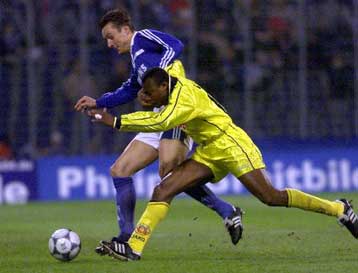 Διατηρήθηκε στην κορυφή της bundesliga η Σάλκε, μετά το 2-0 επί της Χάνσα – Περίπατος της Μπορντό στ