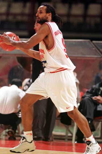 Με δύο πρόσωπα ο Ολυμπιακός, 72-70 τη Νήαρ Ηστ στο τουρνουά του Βόλου